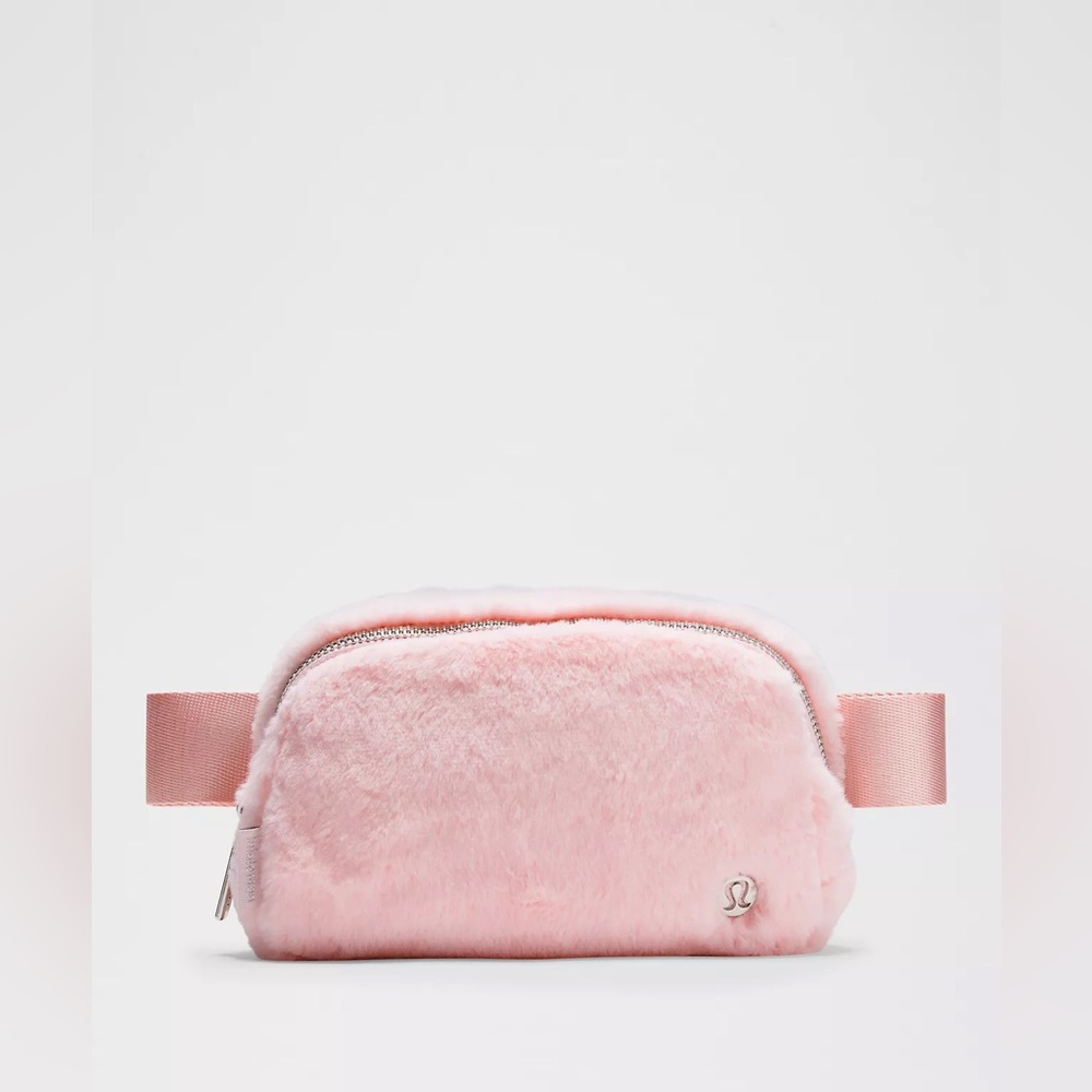 NWT Lululemon Everywhere Belt Bag Plush Fleece in Strawberry Milkshake Pink
